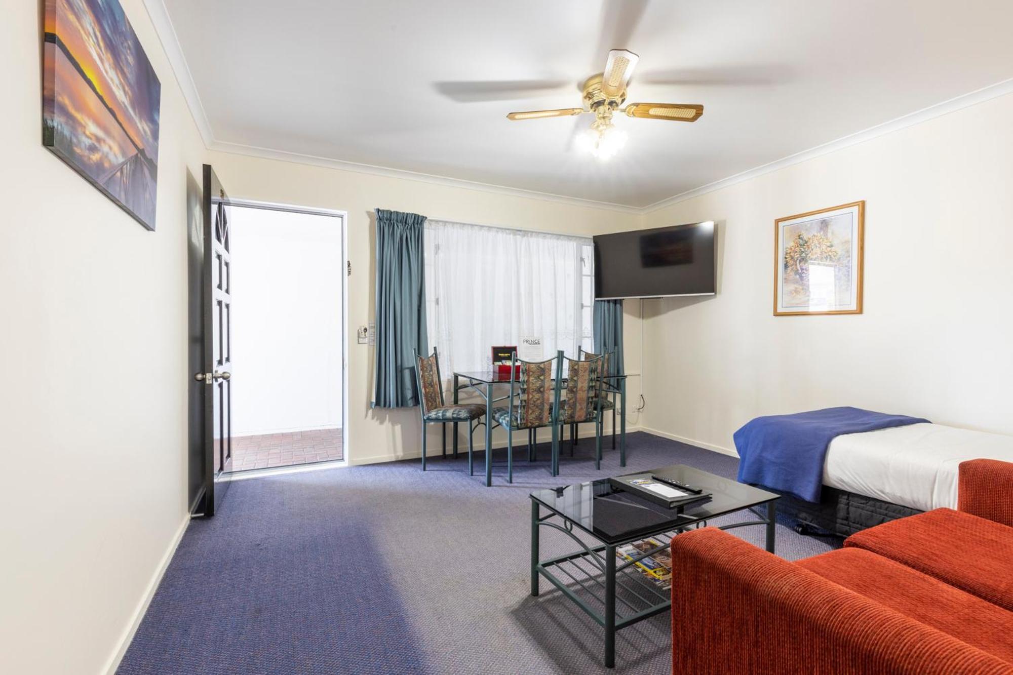 Asure Prince Motor Lodge Taupo Bagian luar foto