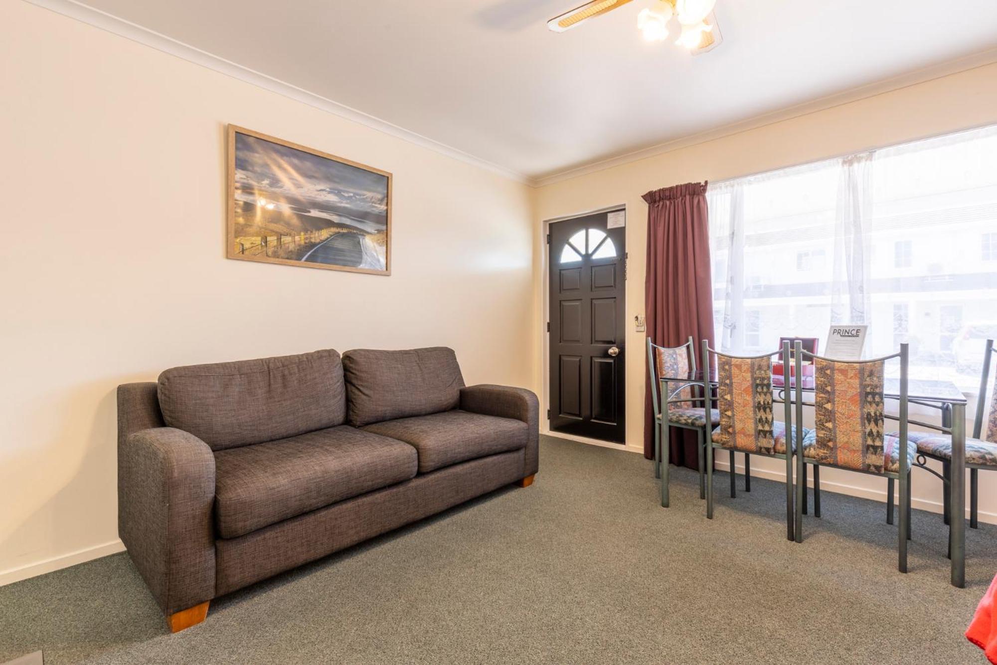 Asure Prince Motor Lodge Taupo Bagian luar foto